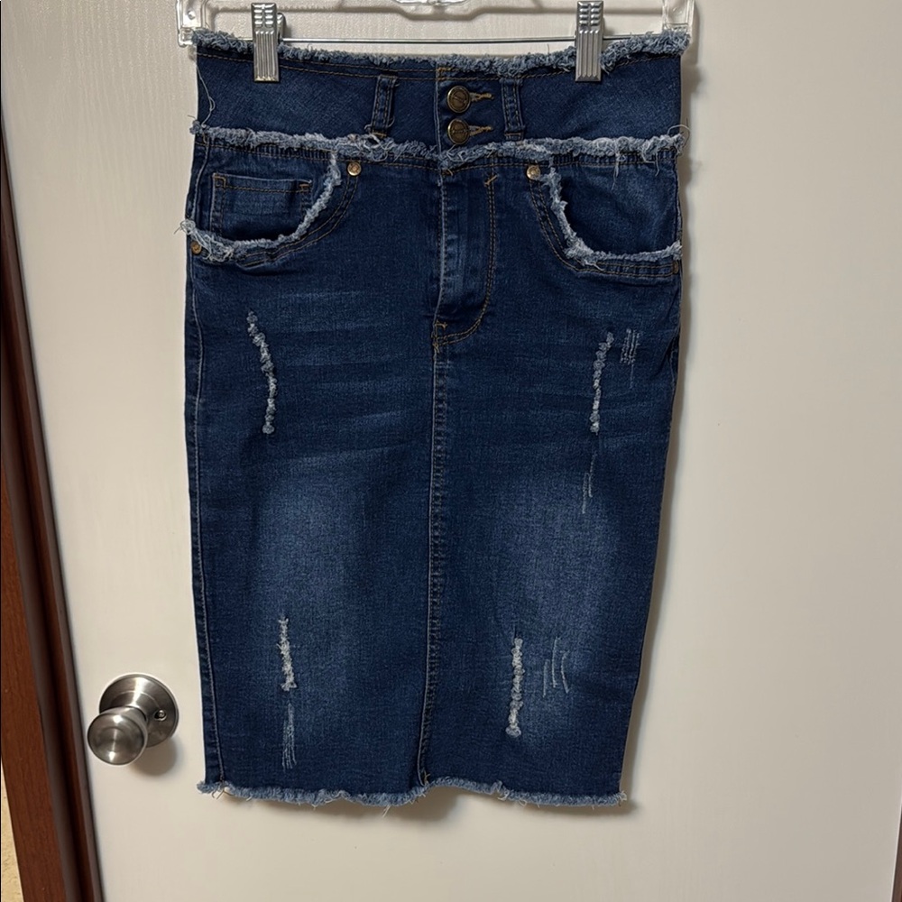 Kreamy Distressed Denim Skirt with Frayed Hem Size 0